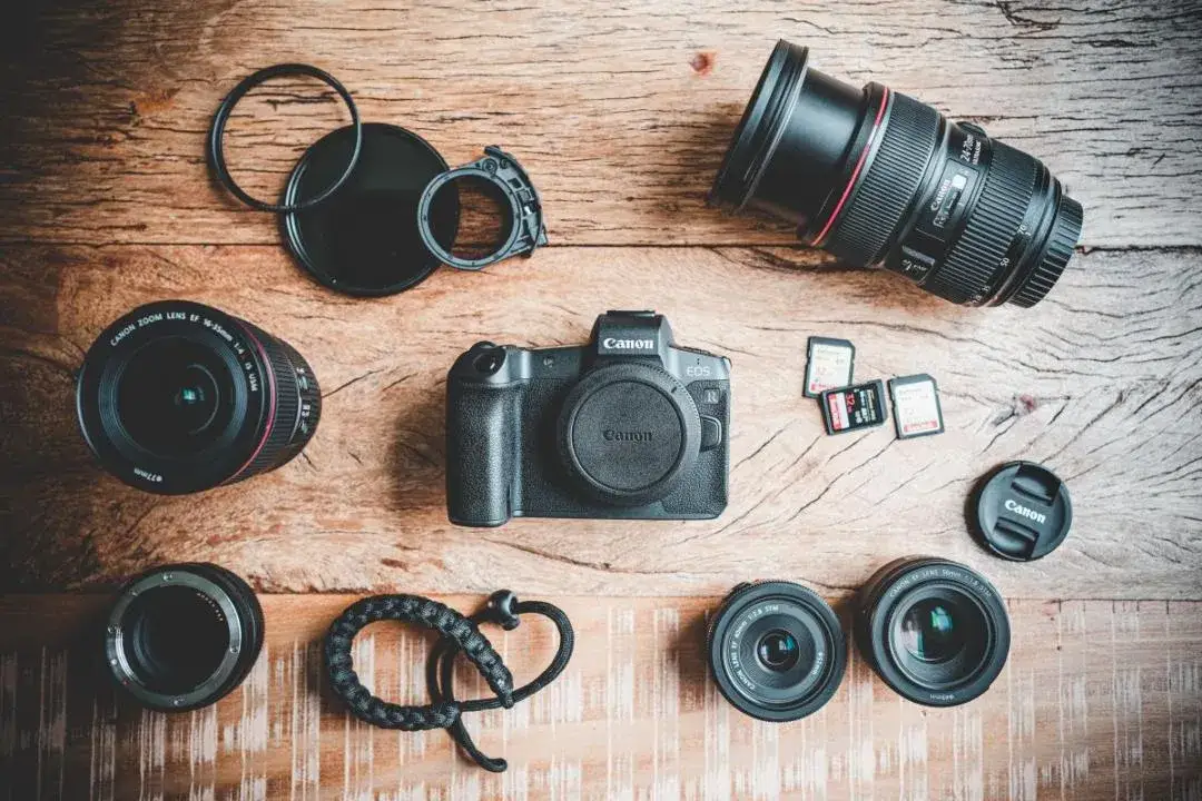 Zdjęcie Lustrzanki Canon w 2026: Czy warto? Przewodnik i por&oacute;wnanie