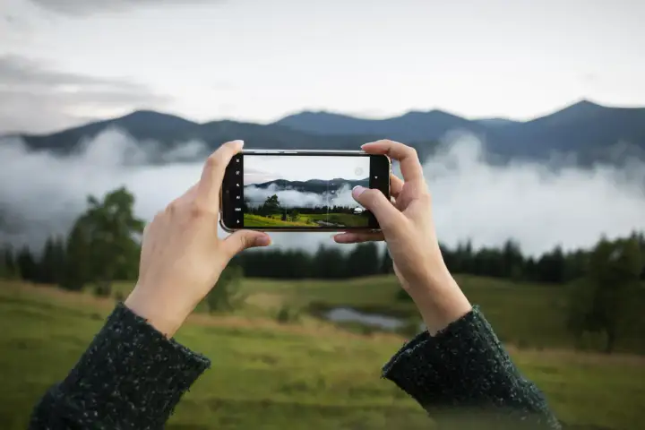 Jak zrobić zdjęcie panoramiczne? Poradnik krok po kroku (smartfon/aparat)
